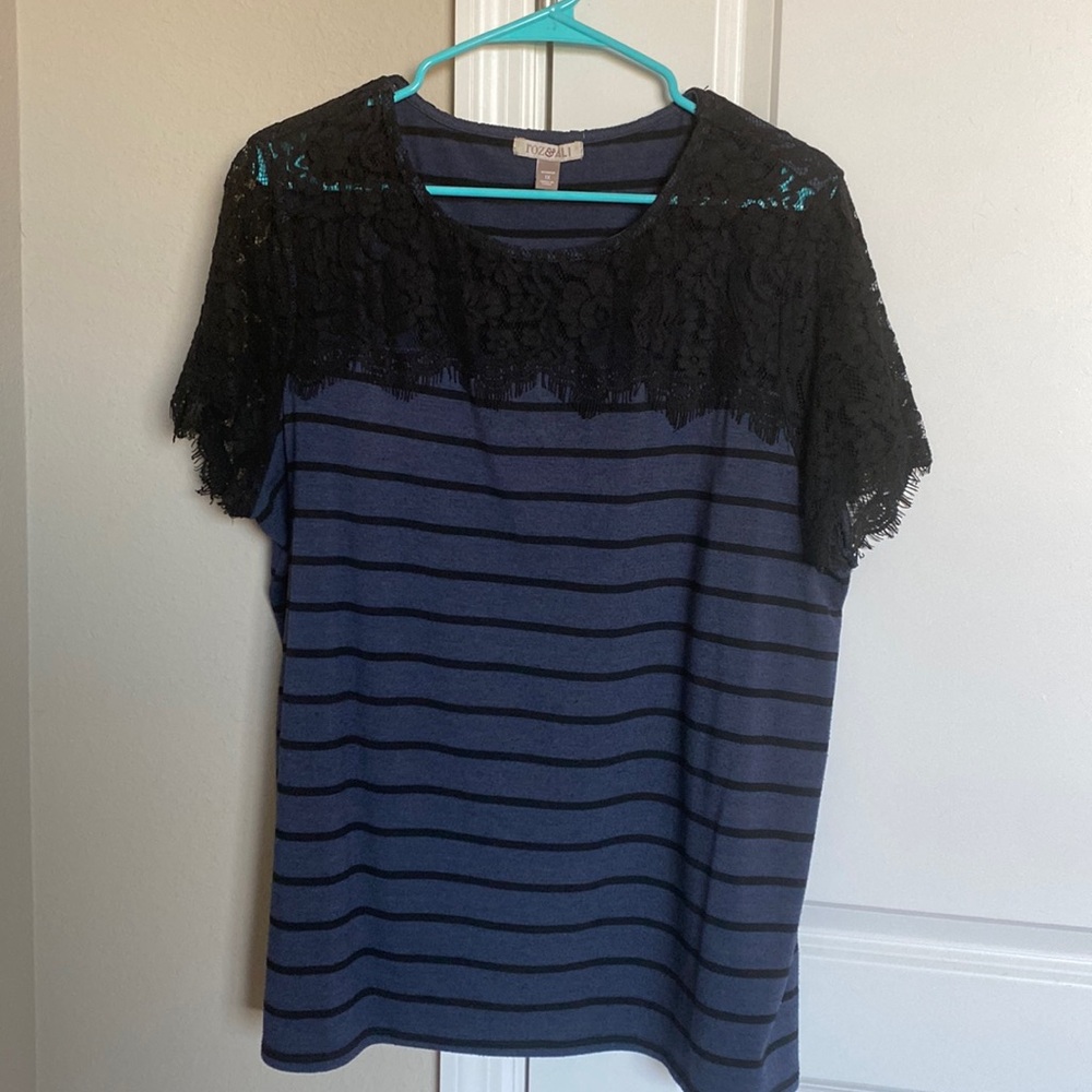 Roz & Ali lace trimmed blouse size 1X